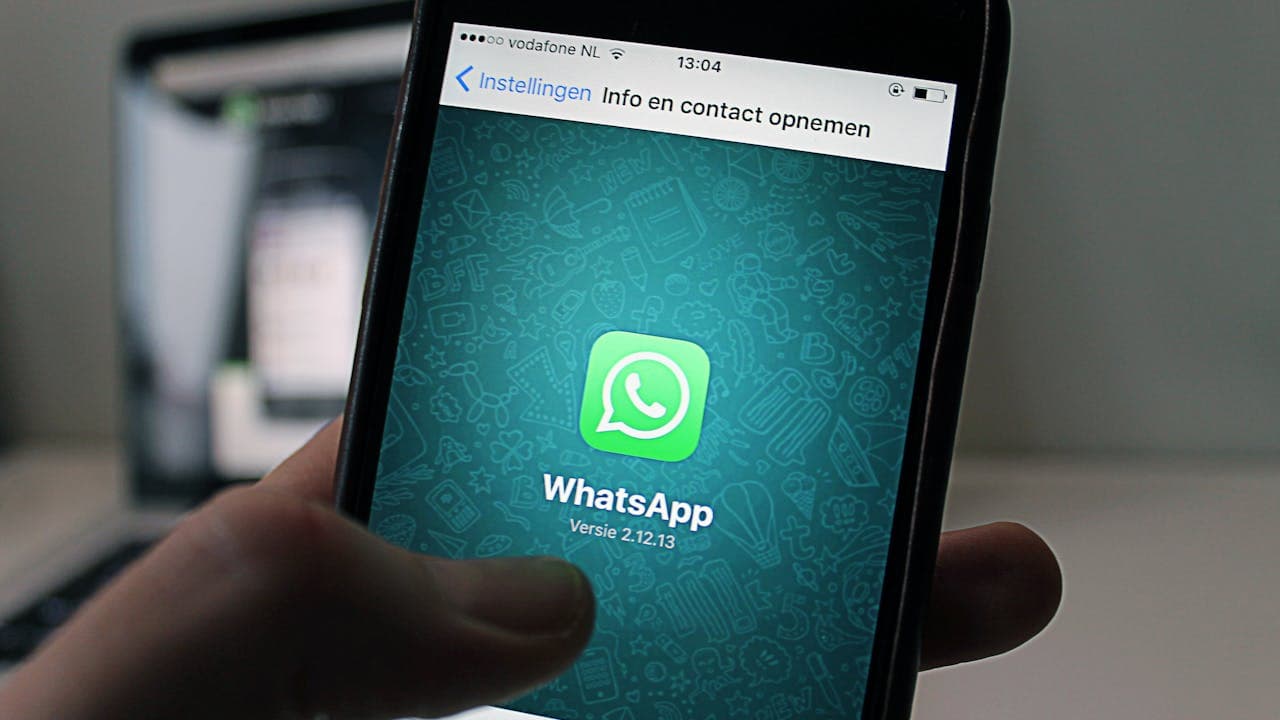 WhatsApp Business app vs. API: diferencias y cuándo migrar